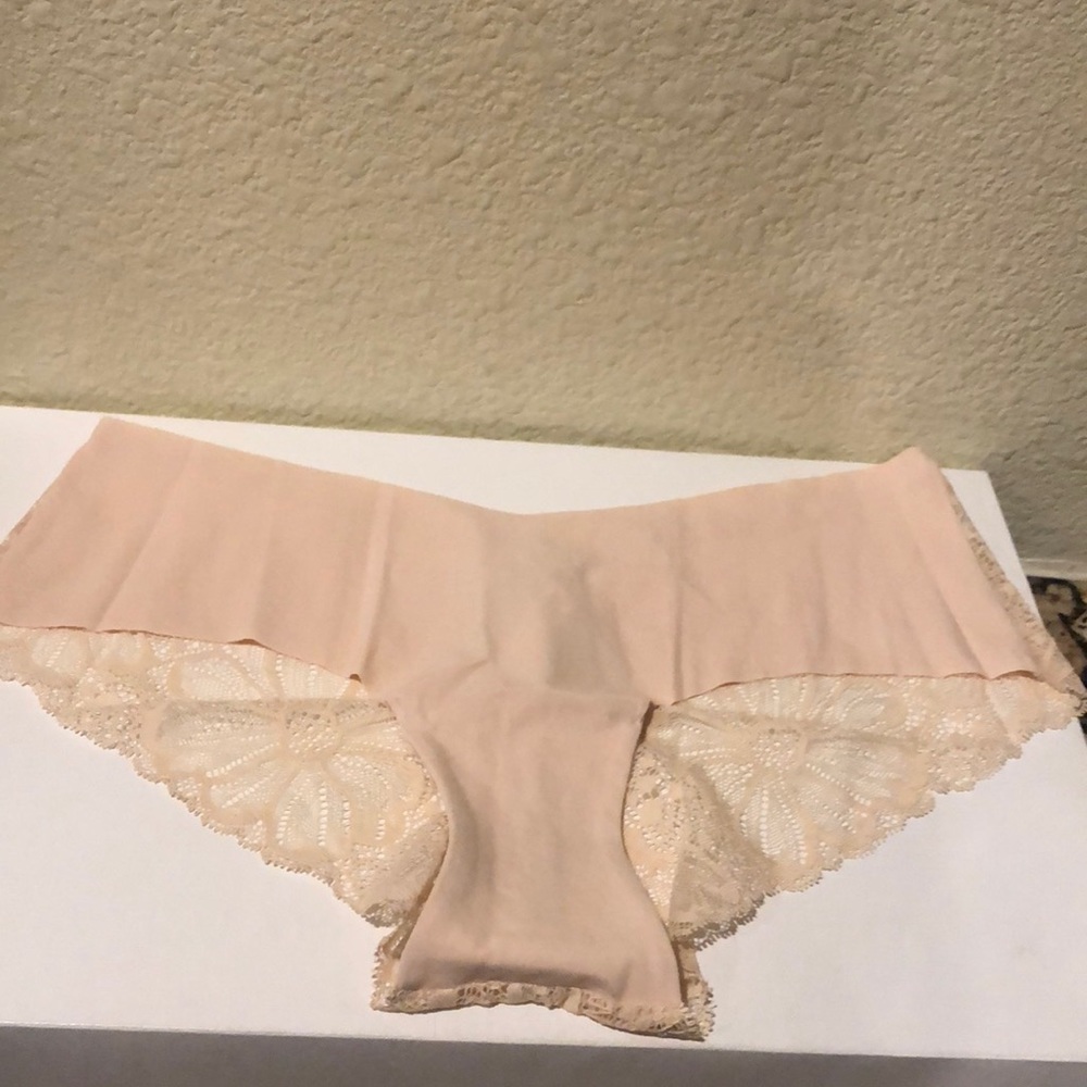 Victoria’s Secret Cheeky/cheeky Medium, Beige Panty brand new w/t tags, comforta